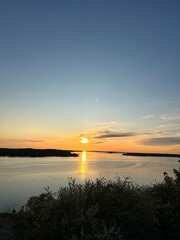 Naklejka premium sunset over the lake