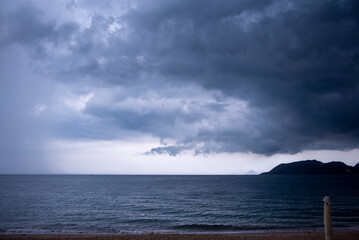 Obraz premium Nha Trang beach with cloudy sky