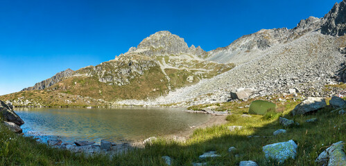 Bivouac aux Lacs de Montartier en été en Savoie , Massif de la Lauzière, Alpes , France