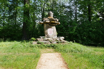 Gedenkstein im Schlosspark Schloss Königshain