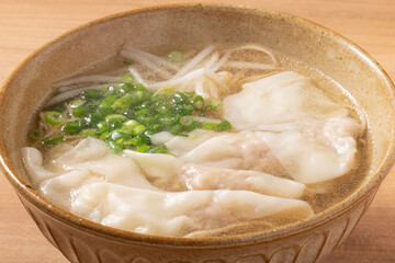 ［香港産　蝦子麺］ワンタン麺