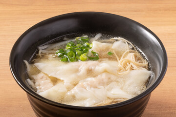 ［香港産　蝦子麺］ワンタン麺