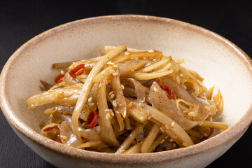 コンニャクとゴボウのきんぴら