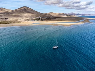 Foto auf Acrylglas Strand Sotavento, Fuerteventura, Kanarische Inseln Aerial view on sandy dunes and turquoise water of Sotavento beach, Costa Calma, Fuerteventura, Canary islands, Spain in winter