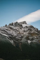 Papier Peint photo autocollant Fitz Roy Descubre la majestuosidad de la Patagonia en El Chaltén, con la imponente montaña Fitz Roy como telón de fondo. Desde amaneceres dorados hasta atardeceres rosados, cada imagen captura la grandeza.