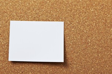 Fototapeta premium blank note paper on cork board
