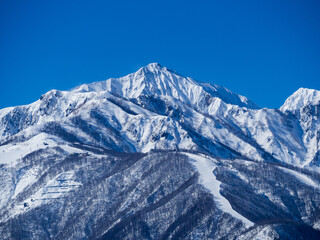 冬の白馬村　冠雪した北アルプス