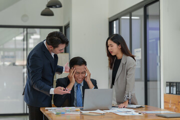 Office workers on assignment are stressed over finding solutions to problems in meeting documents. The head of the organization blames the work for not being successful. Improving discussion ideas.