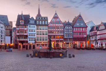 Medieval Town Hall square Romerberg in Old town of Frankfurt am Main, Germany - obrazy, fototapety, plakaty