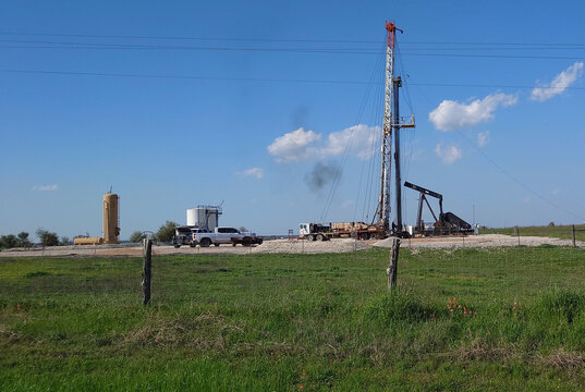workover drilling rig (oil and natural gas production)