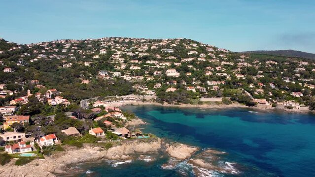 Vue a&eacute;rienne drone 4K, C&ocirc;te d'Azur, Les Issambres, France