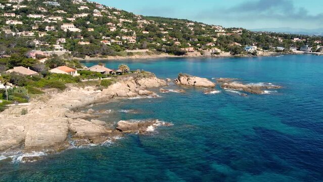 Vue a&eacute;rienne drone 4K, C&ocirc;te d'Azur, Les Issambres, France