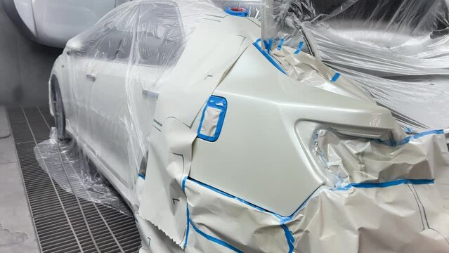 4K Garage Car body work car auto car repair car paint after the accident  (Prepare for spray painting)