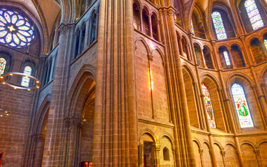 Innenansicht der Kathedrale St. Peter (Genf)