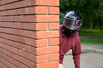 Conspiracy using a motorcycle helmet - a guy is watching someone