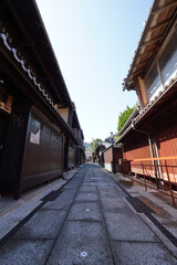 中世の港町から近世の城下町へと発展した小浜西組の伝統的な町並み（福井県小浜市）