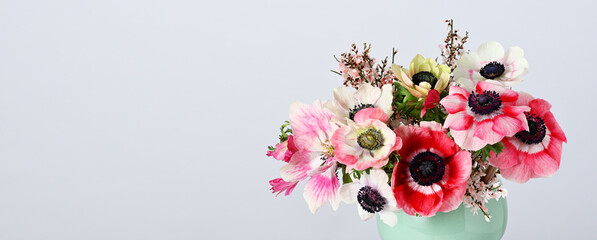 Beautiful bouquet of anemones - 752134403