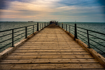 Obraz premium Wooden Pier Extending into the Gulf at Souq Sharq, Kuwait City