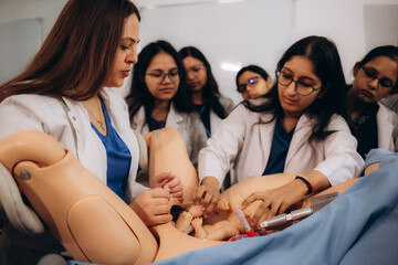 the process of training gynecology students in giving birth on a special mannequin