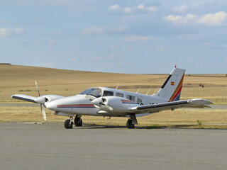 Fototapeta na wymiar twin-engine plane Fuentemilanos Segovia air sport
