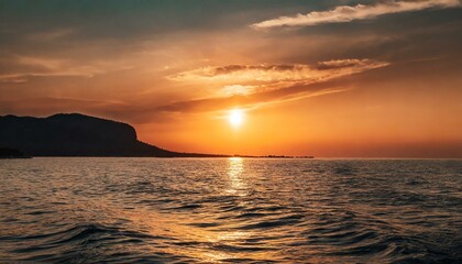Fototapeta na wymiar A beautiful sunset or sunrise and the ocean horizon, sea 