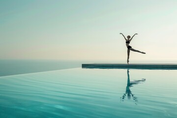 Bailarina de ballet bailando en el borde de una piscina infinita, fotografía minimalista al atardecer 