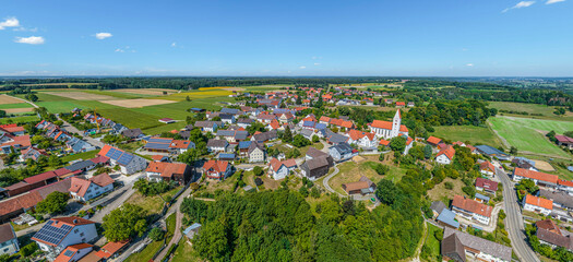 Ausblick auf Kemnat bei Burtenbach im schwäbischen Mindeltal