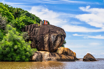 Sea, rock and boulder, exotic tree and bush on Secret Island, Sri Lanka. - 752280216