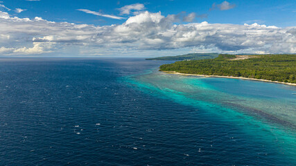 Obraz premium Captivating aerial view of beautiful Tropical Island. Siquijor, Philippines.