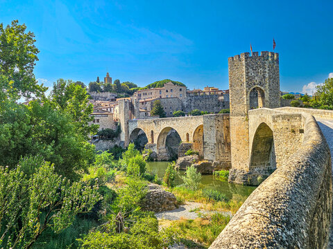 Besal&uacute;, medieval town in La Garrotxa (Girona), Catalonia