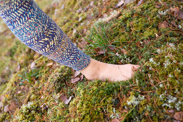 Foot steeping in moss