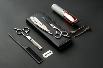 Naklejka premium Tools for barbershop on black background studio shot