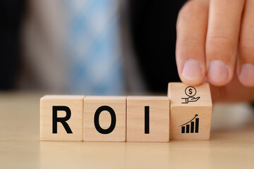 Naklejka premium ROI, return on investment concept. Measuring the profitability of an investment. Calculating the net gain or loss from investment relative to cost. Evaluating the efficiency and success of investment.