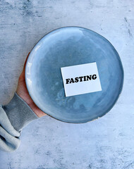Fasting note in a blue plate 