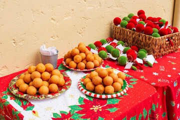 Buñuelos colombianos, buñuelos de queso hechos con fécula de maíz