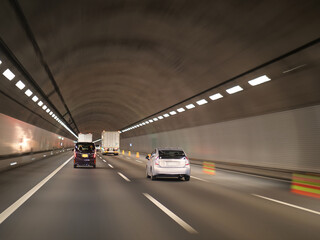 高速道路のトンネル