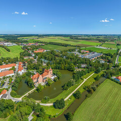 Ausblick auf die Gemeinde Taufkirchen im Vilstal im Isar-Inn-Hügelland
