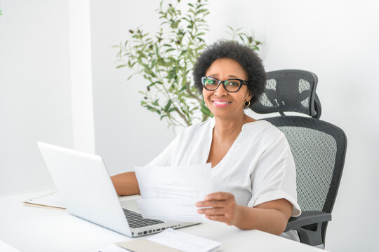 nice Portrait of an black business woman sit at the office