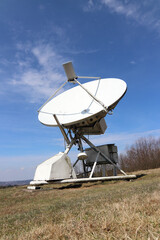 Radiotelescope focus to the sky