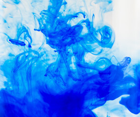 Fototapeta na wymiar Blue paint in water