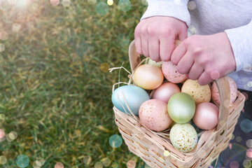 .Easter basket with eggs in a child's hands - 752522289