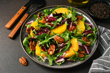 Arugula, orange and pecan salad. Radicchio salad on brown background - 752525694