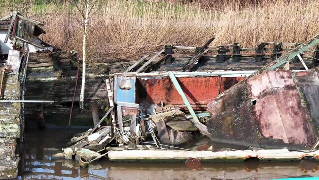 Footage of the wreck at Dutton Locks on the River Weaver.