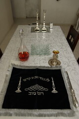 Shabbat table set Text on the map in Hebrew "In honor of Shabbat and Yom Tov"