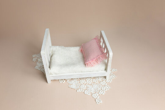 little bed. crib for newborn photo shoot. children's bed. bed for dolls