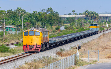 Obraz premium freight train 2501 in phetchaburi, thailand 