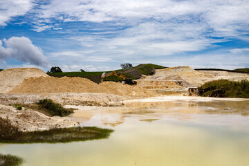 Open foundation kaolin mine - Extraction of white mud and clay