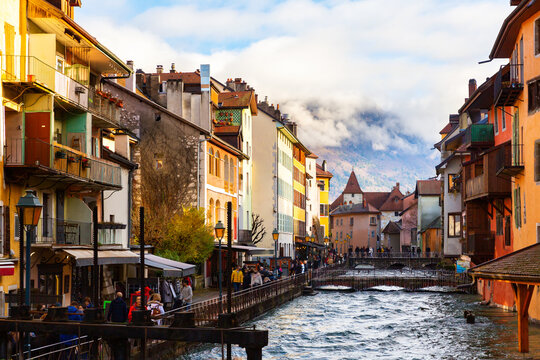 Fototapeta Picturesque view of old French town of Annecy with Thiou river