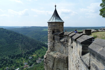 Mauern auf Felsen auf der Festung Königstein in der Sächsischen Schweiz