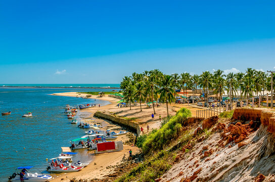 Praia do Gunga is among the most beautiful beaches in Brazil, it is a true postcard of Alagoas, located just 35 minutes from the capital, it tops the list of the most popular destinations in the north